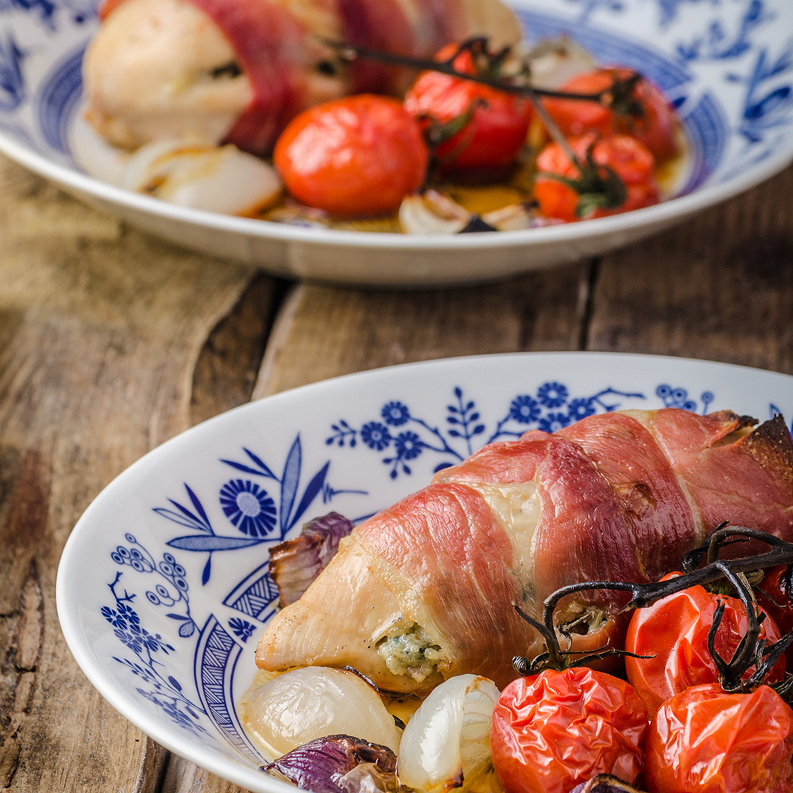 Blancs de poulet aux courgettes et lard au four