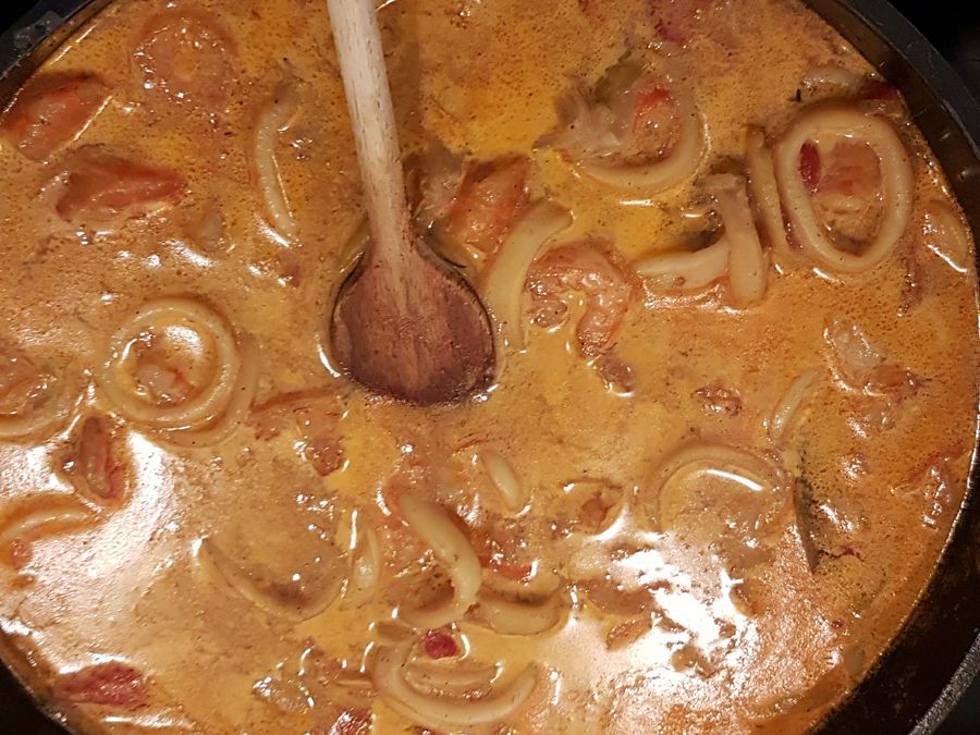 Calamars et crevettes au lait de coco et curry