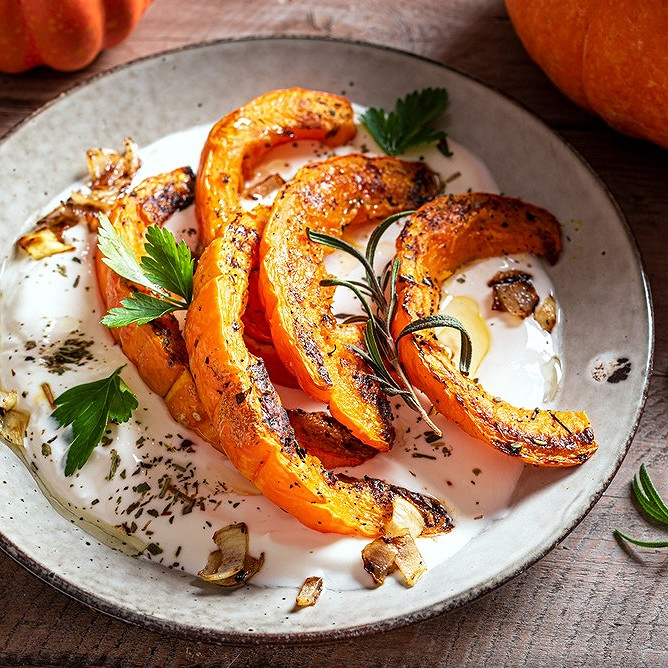 Butternut grillée avec sauce yaourt-citron
