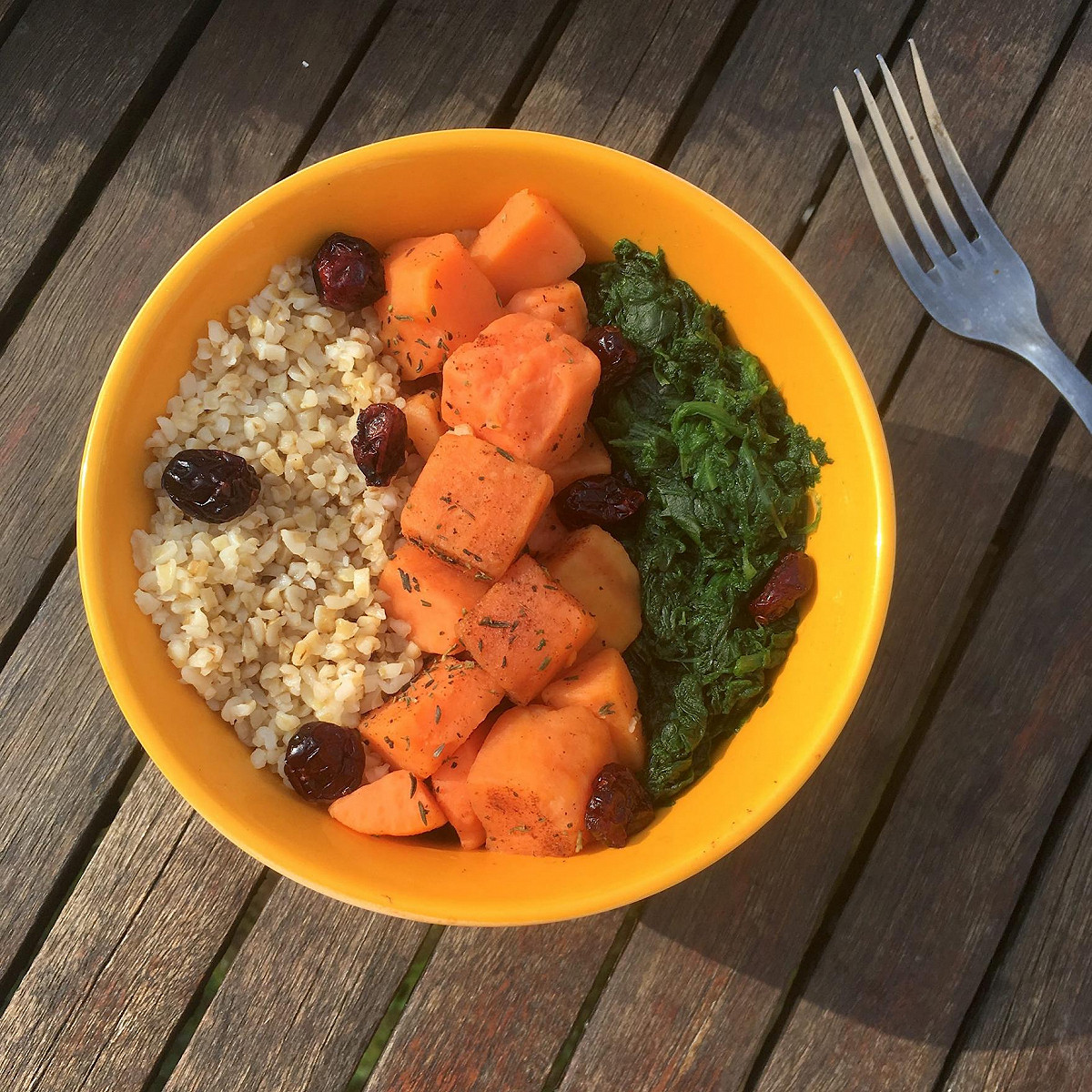 Buddha Bowl patate douce, boulgour et épinards