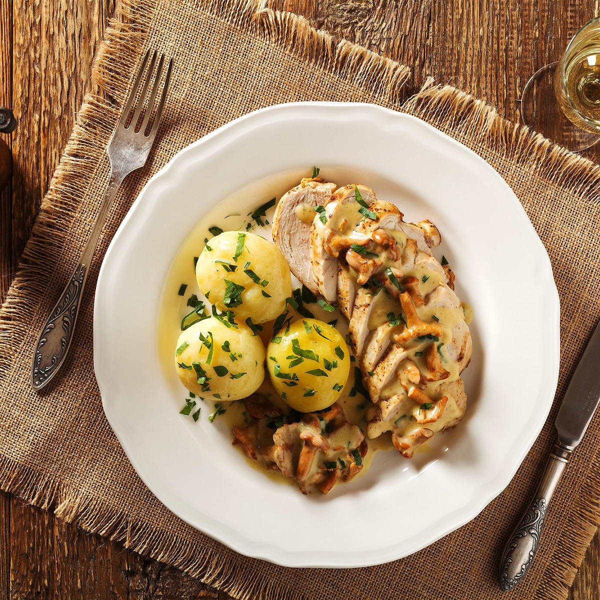Blancs de poulet aux champignons, crème fraîche et cidre