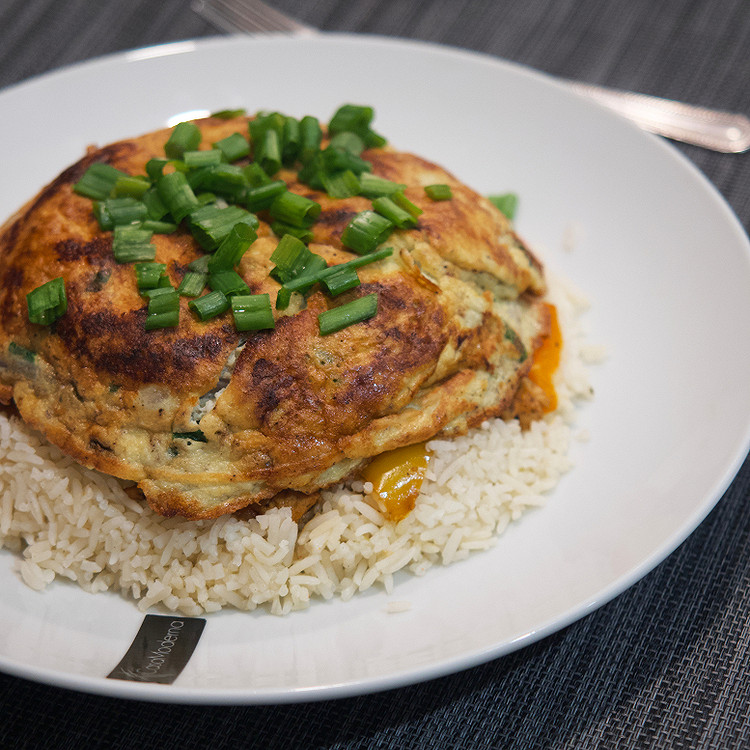 Bol renversé (sauté de légumes, poulet et champignons noirs)