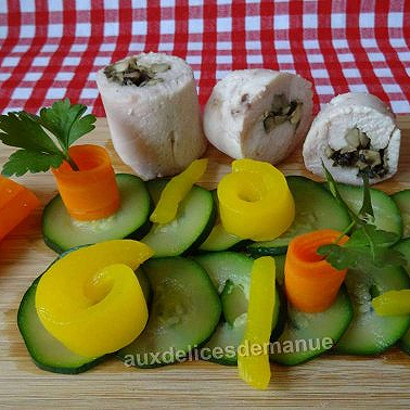Ballottines de poulet farcies aux champignons et ses légumes