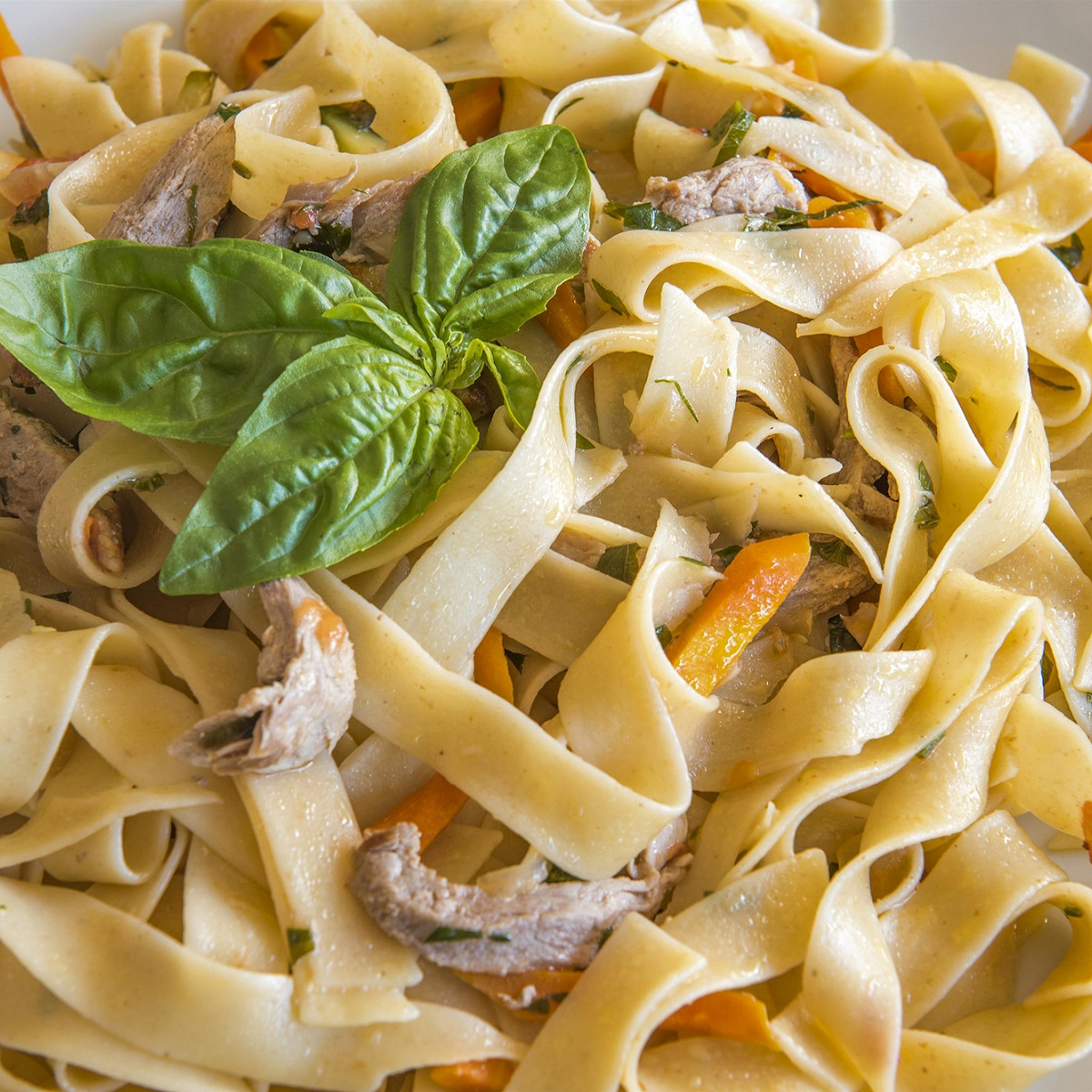 Cabillaud et tagliatelles de légumes en cocotte